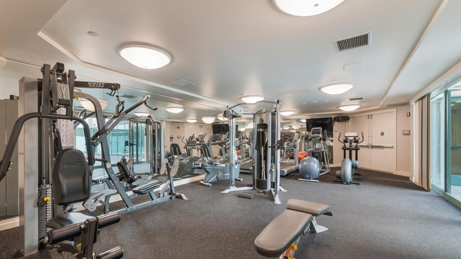 Apartment Desirable Three Bedrooms Luxury Penthouse *